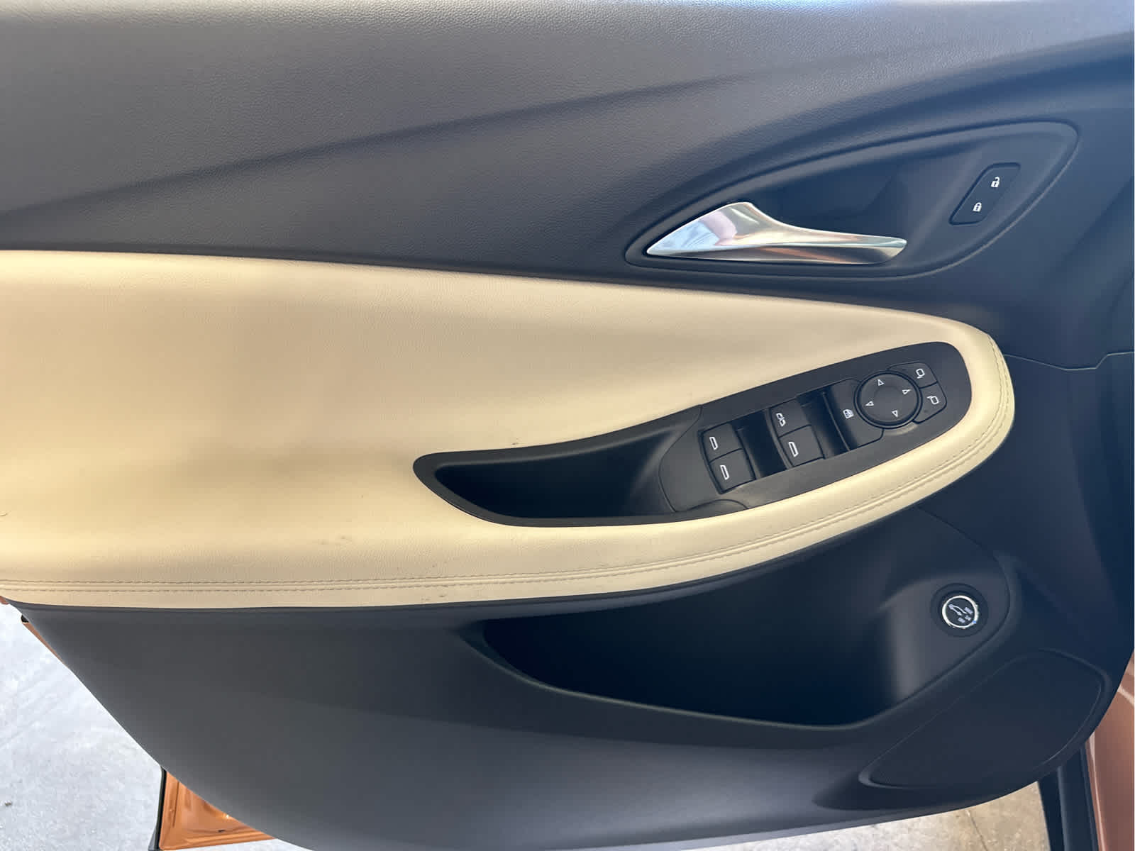 Vehicle image 18 of 48
