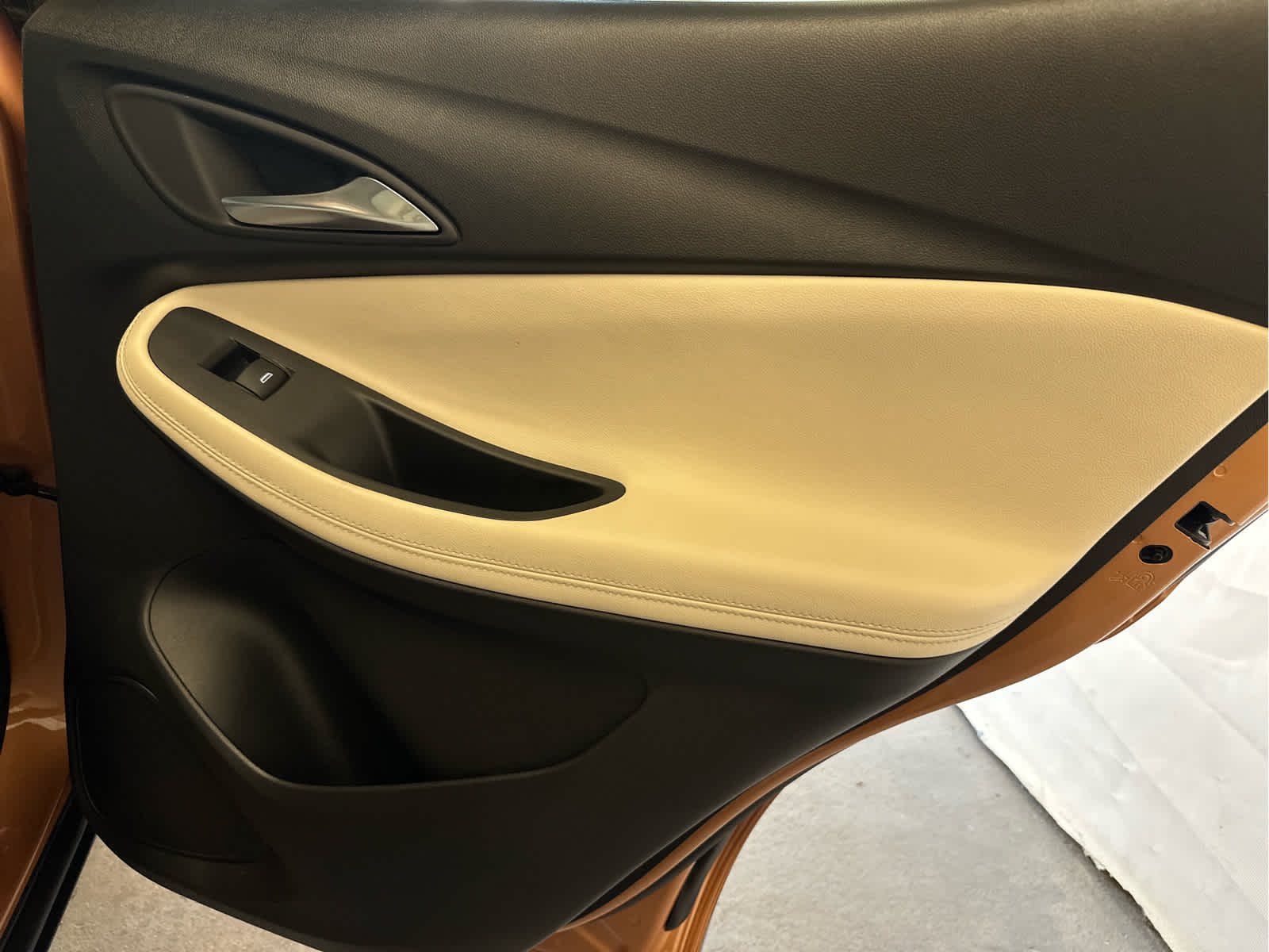 Vehicle image 32 of 48