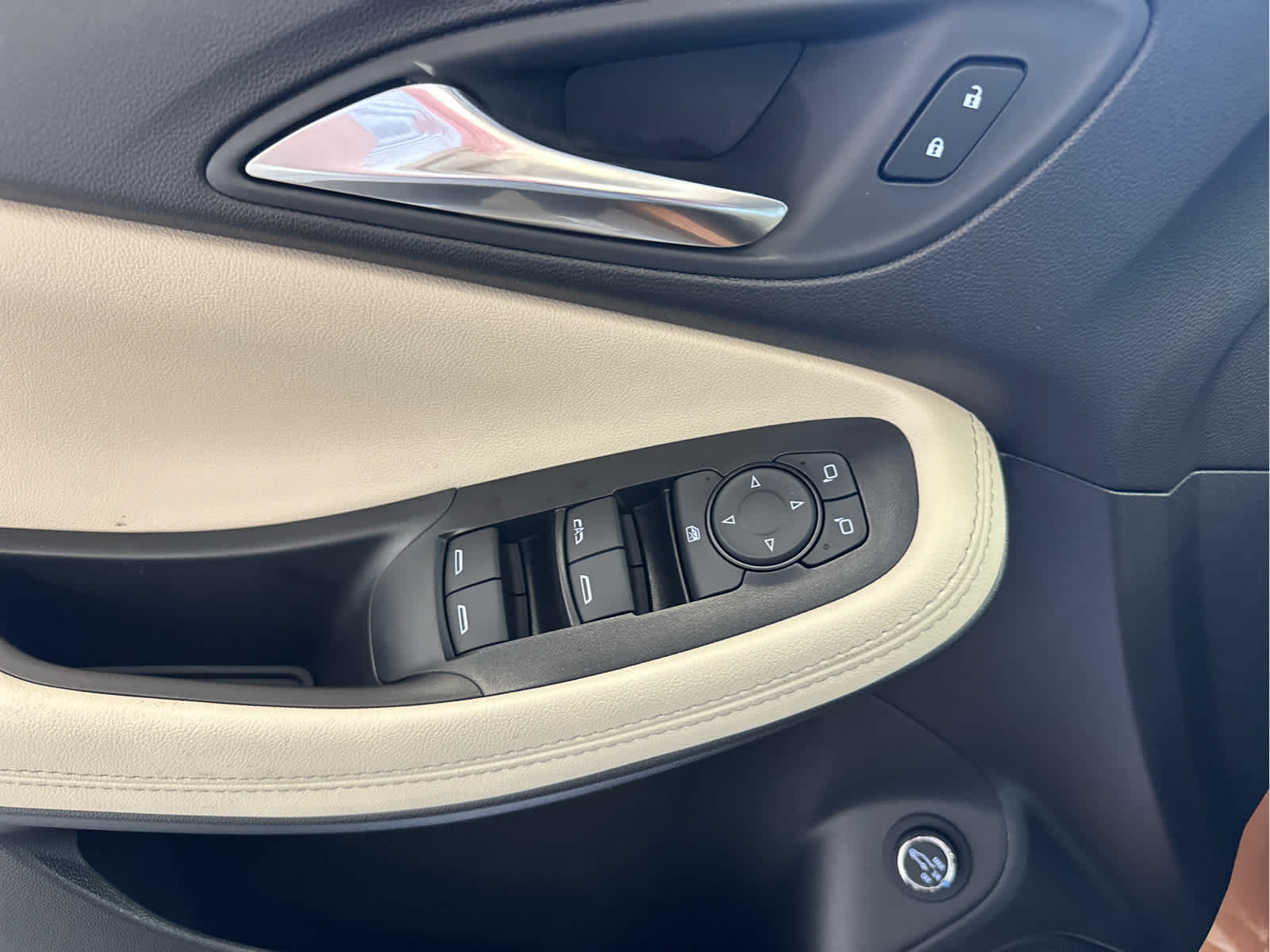 Vehicle image 19 of 48