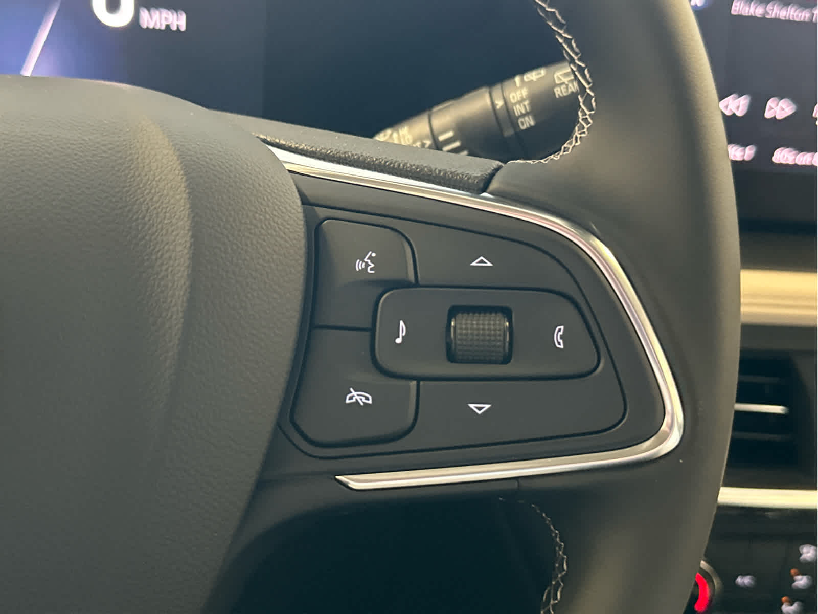 Vehicle image 36 of 48