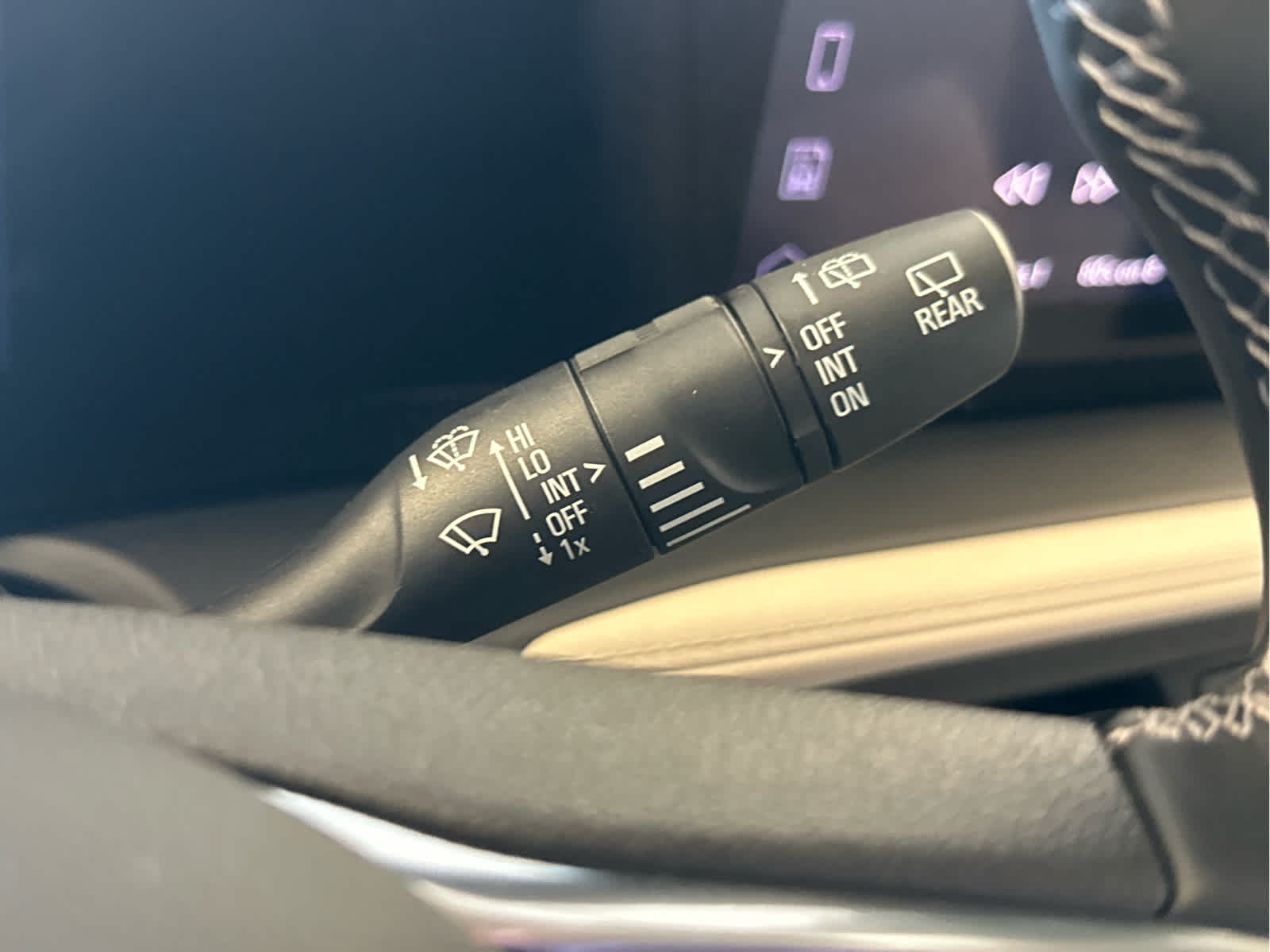 Vehicle image 37 of 48