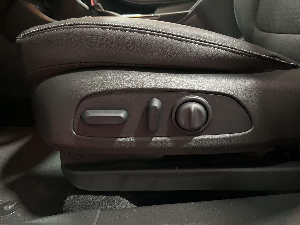 Vehicle image 17 of 30