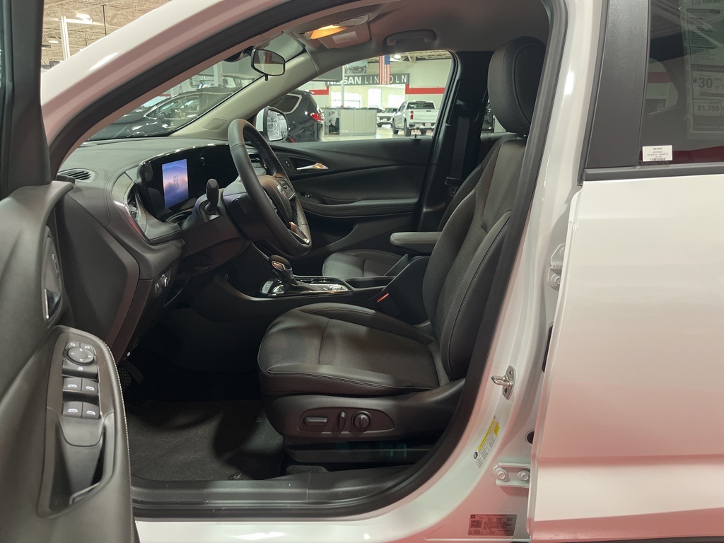 Vehicle image 10 of 30