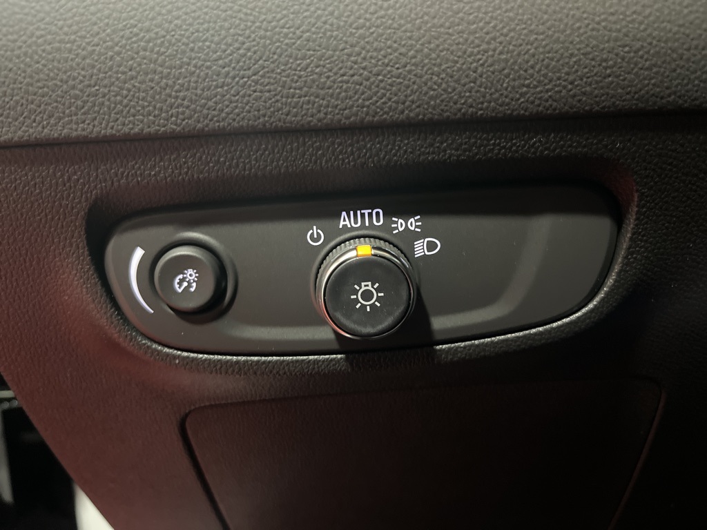 Vehicle image 18 of 30