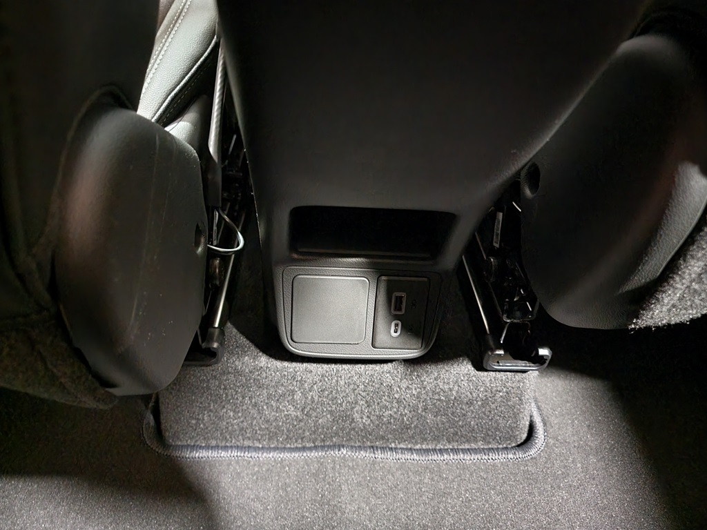 Vehicle image 18 of 30