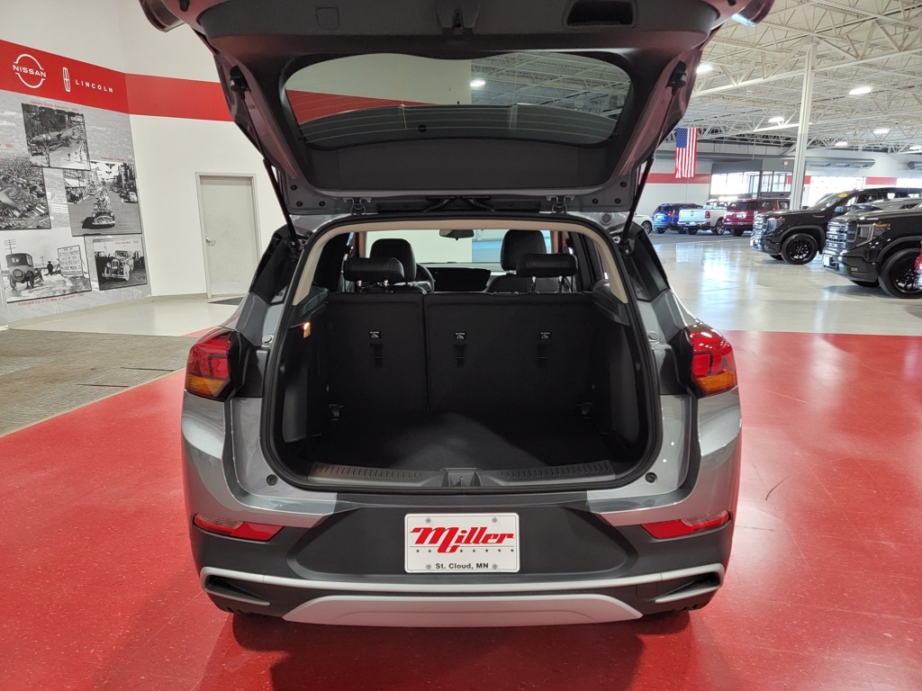 Vehicle image 9 of 30