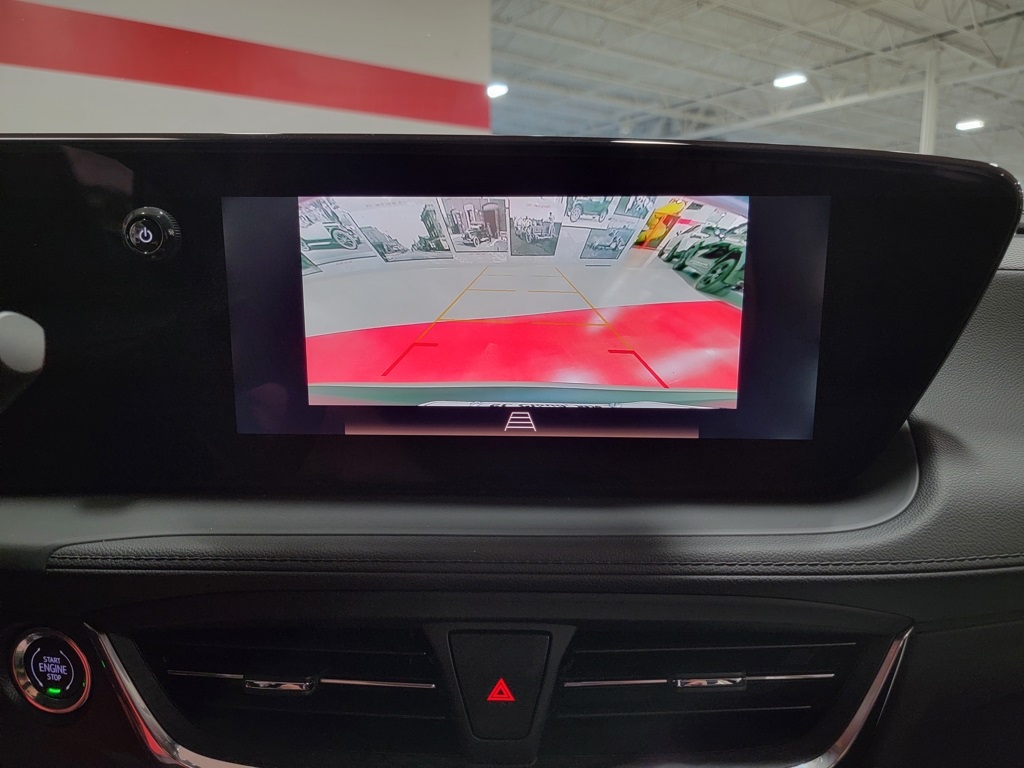 Vehicle image 23 of 30