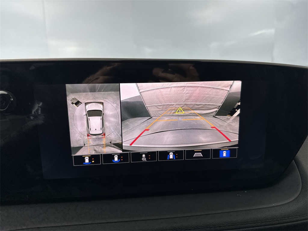 Vehicle image 23 of 25