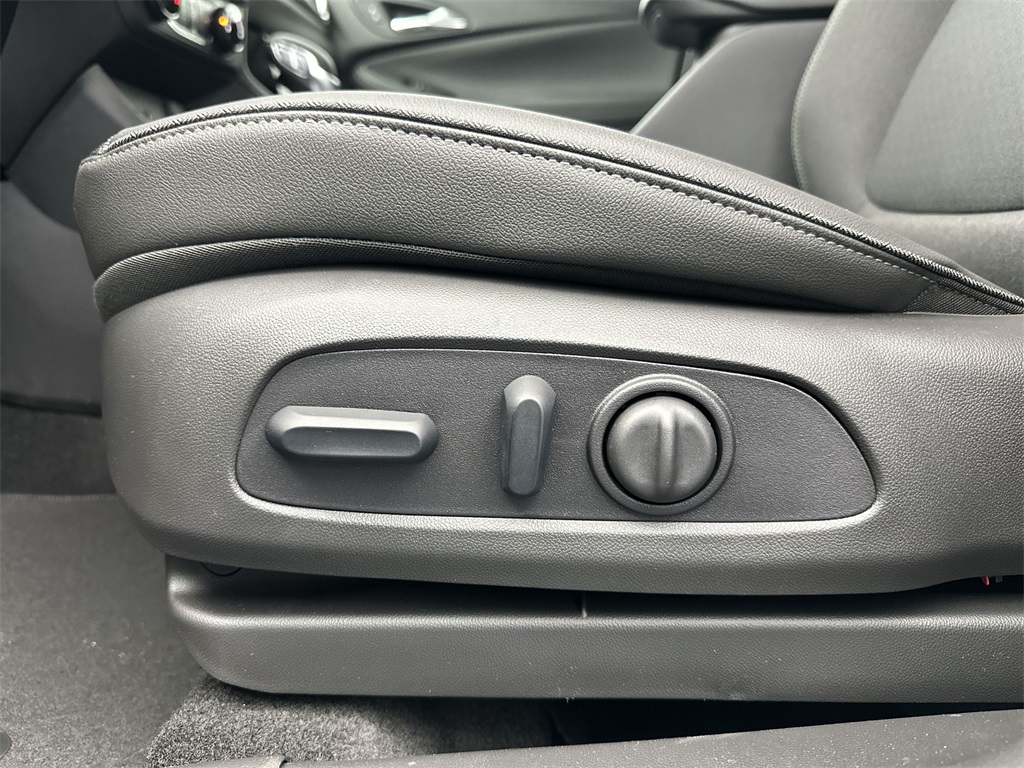 Vehicle image 15 of 25
