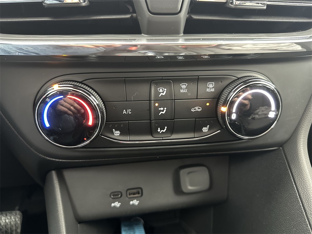 Vehicle image 17 of 25