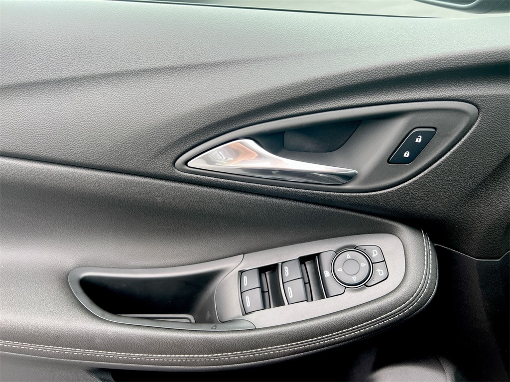 Vehicle image 22 of 28