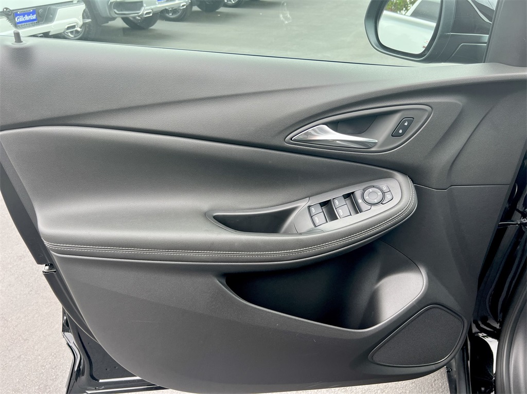 Vehicle image 21 of 28