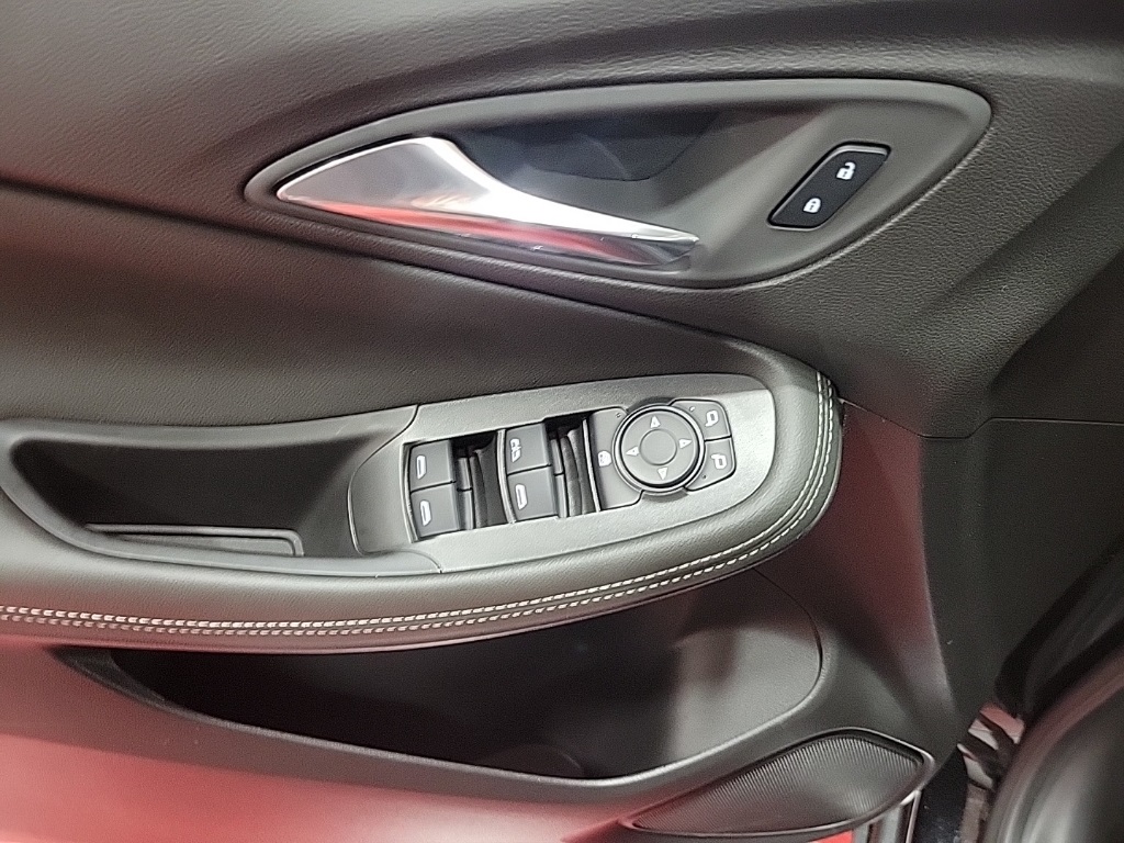 Vehicle image 17 of 27