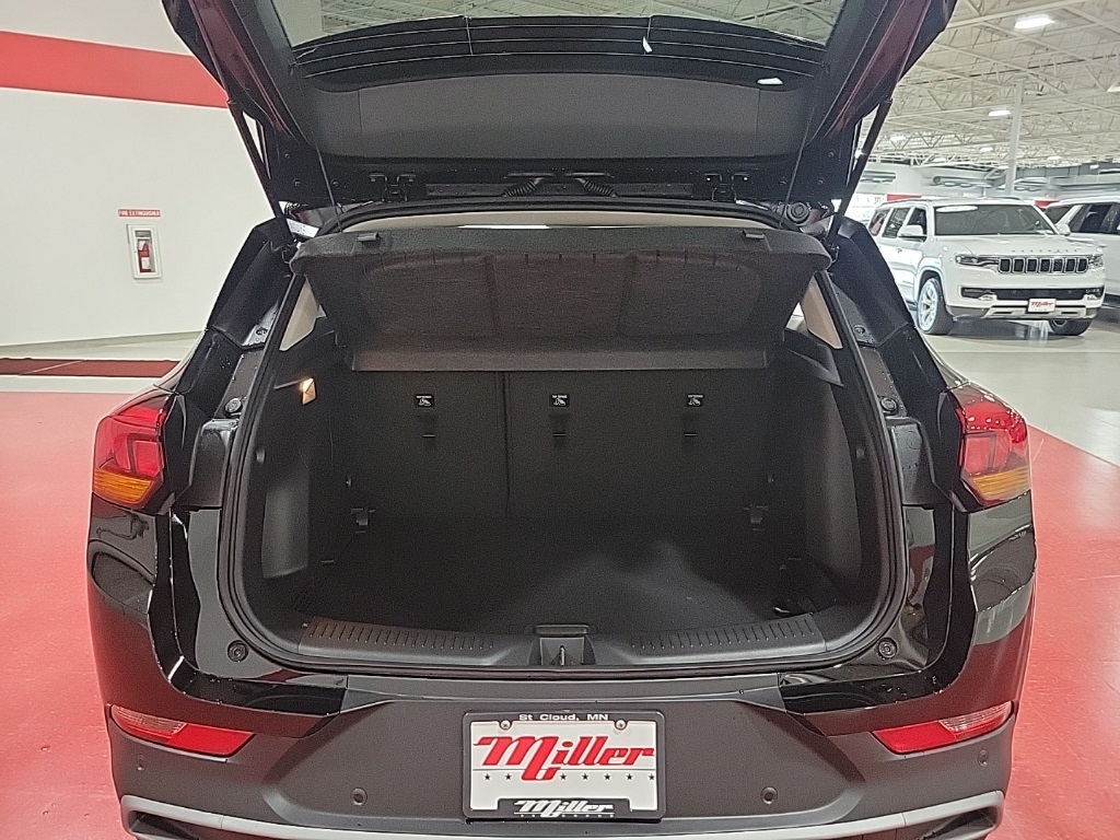 Vehicle image 8 of 27