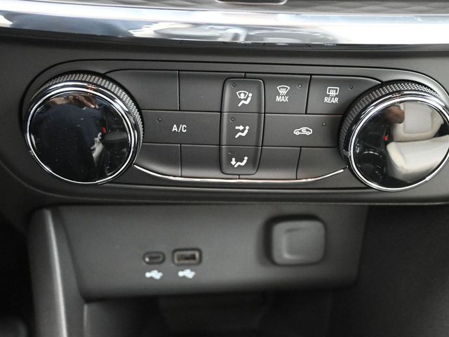 Vehicle image 40 of 44