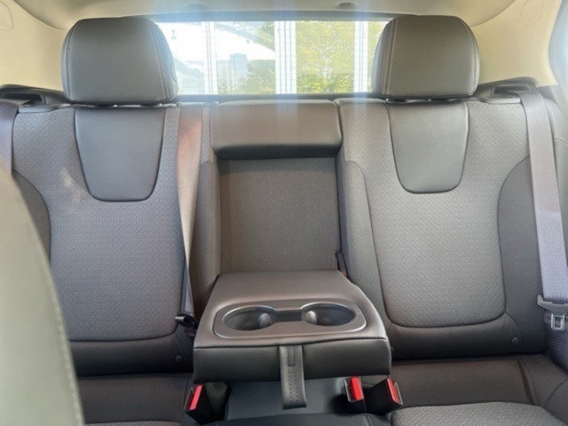 Vehicle image 14 of 21