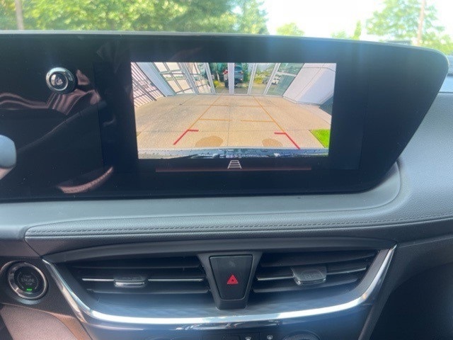 Vehicle image 18 of 21