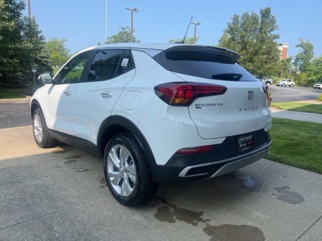Vehicle image 8 of 21