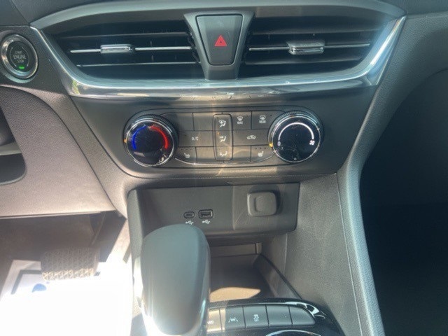 Vehicle image 17 of 21