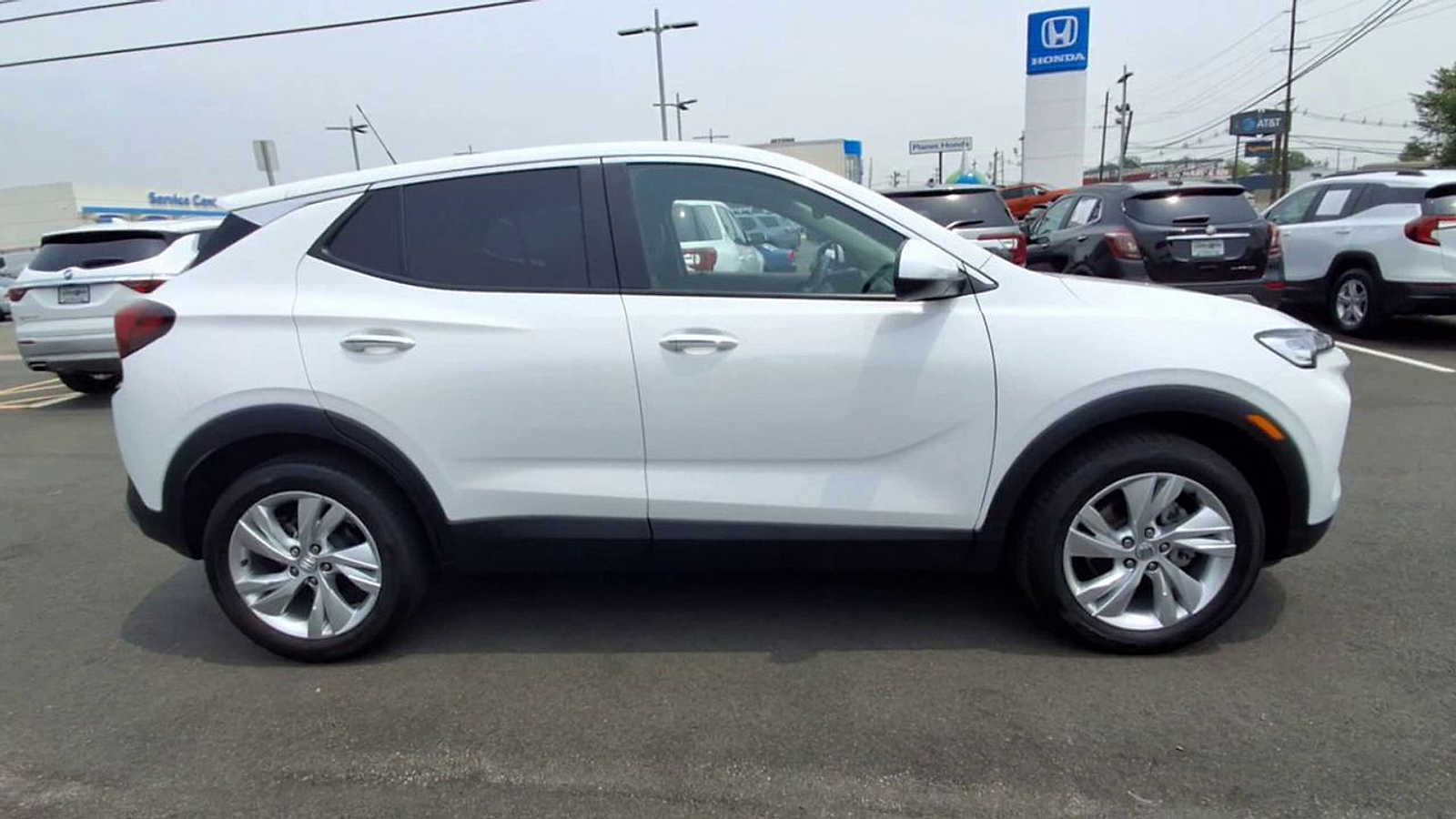 Vehicle image 5 of 8