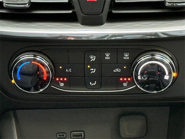 Vehicle image 34 of 37