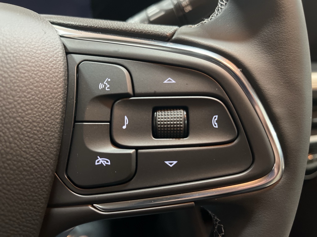 Vehicle image 21 of 31