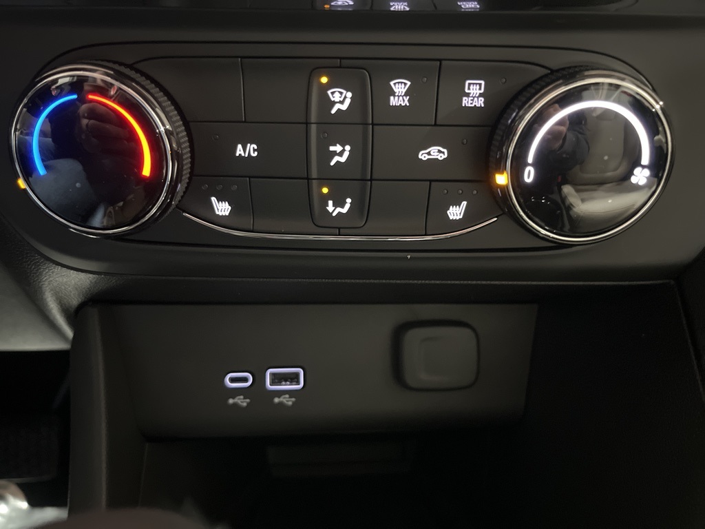 Vehicle image 25 of 31