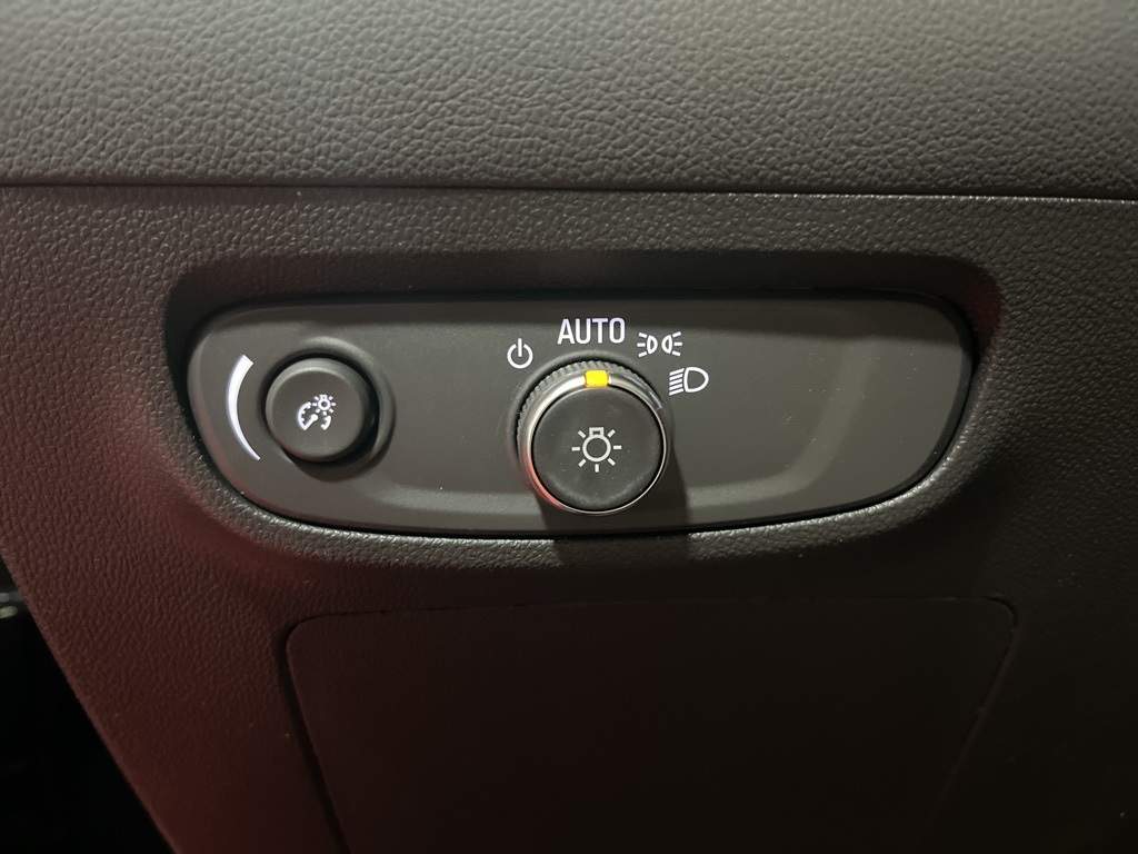 Vehicle image 19 of 31