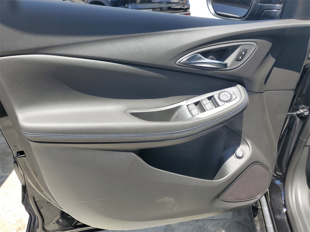 Vehicle image 11 of 16