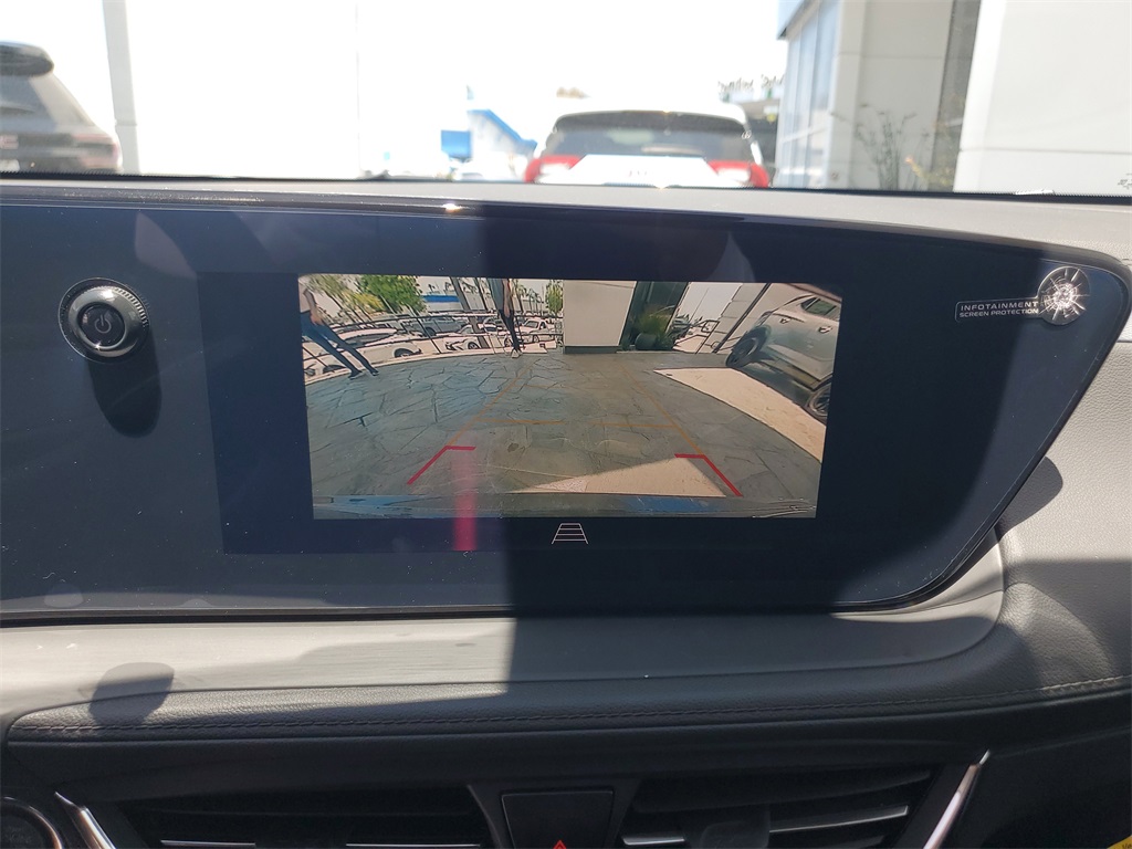 Vehicle image 15 of 16
