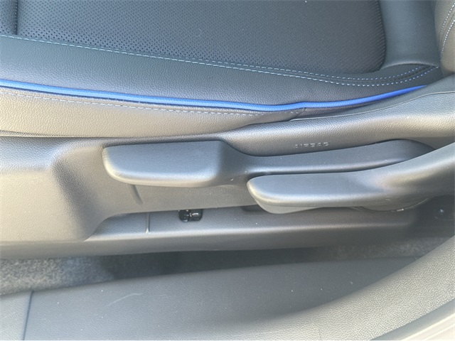 Vehicle image 28 of 35