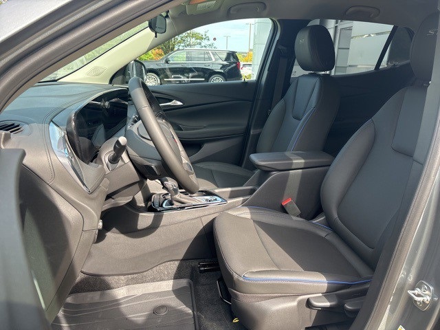 Vehicle image 9 of 23