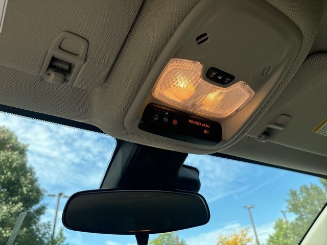 Vehicle image 19 of 23