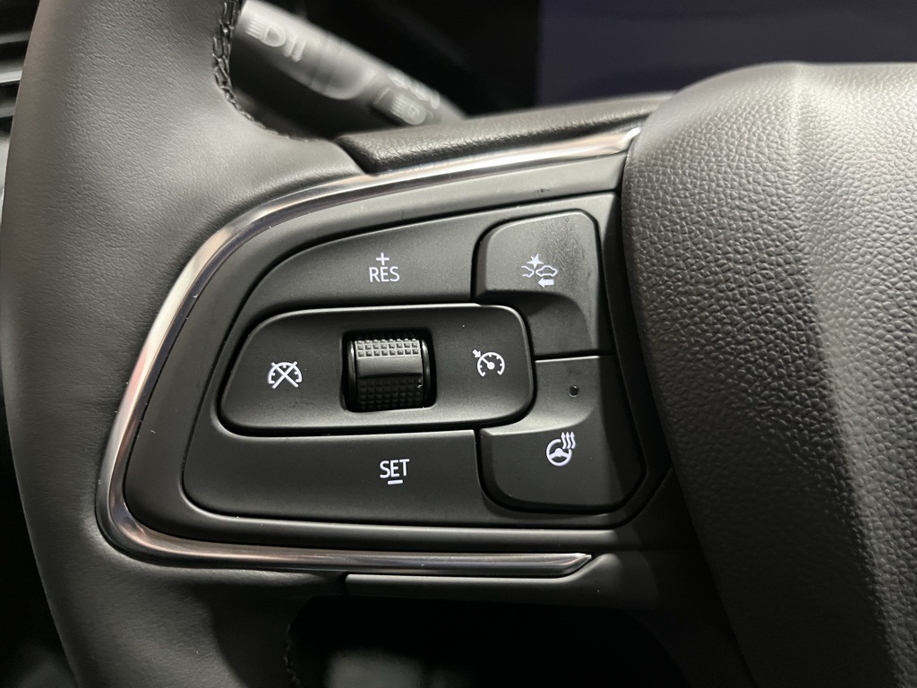 Vehicle image 22 of 34