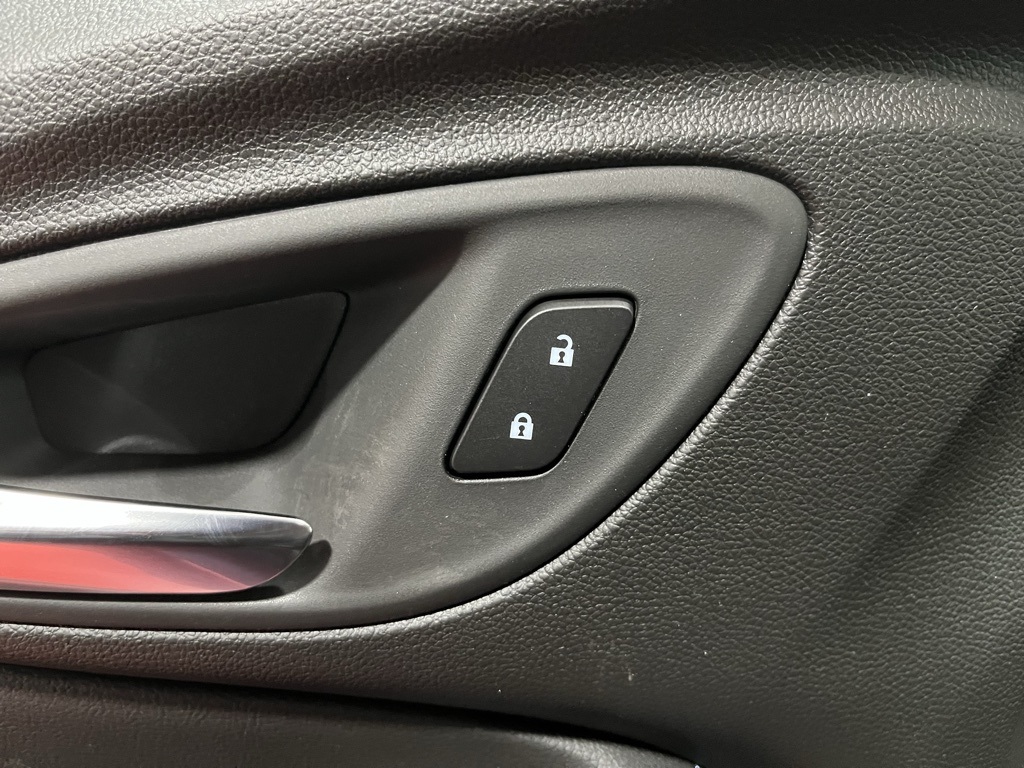Vehicle image 18 of 34