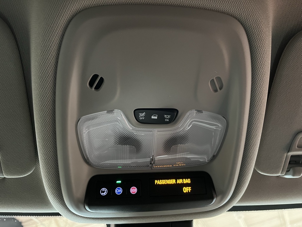 Vehicle image 33 of 34