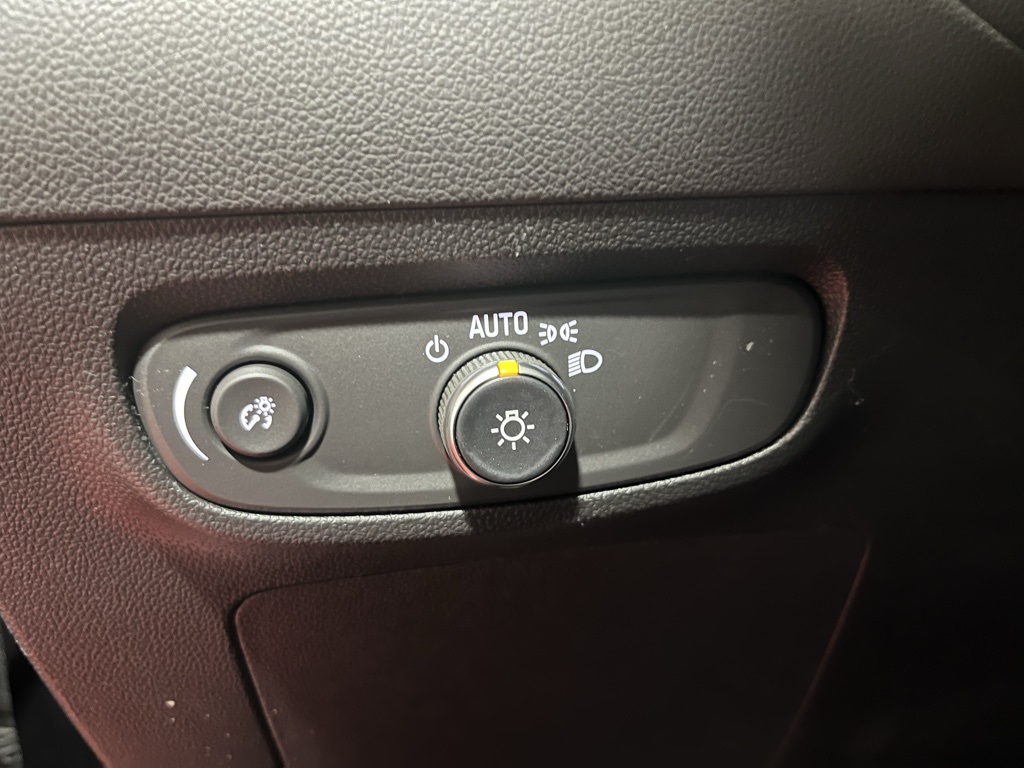 Vehicle image 21 of 34