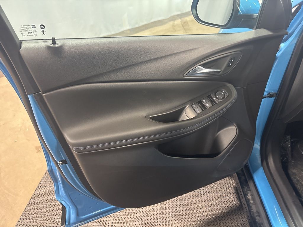 Vehicle image 28 of 46
