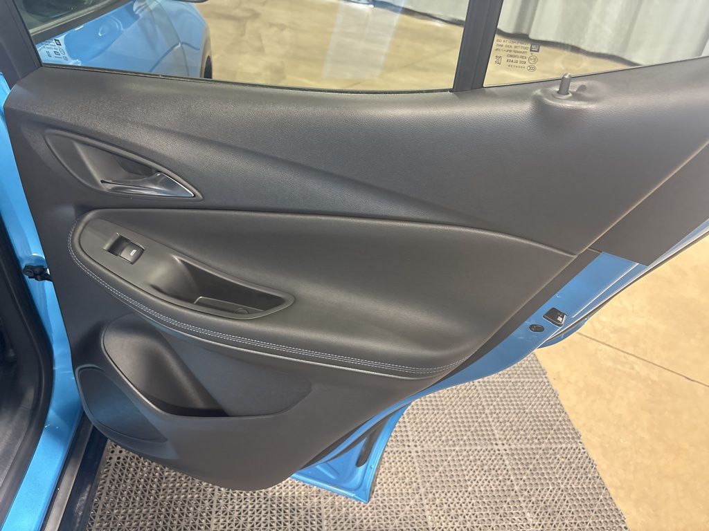 Vehicle image 33 of 46