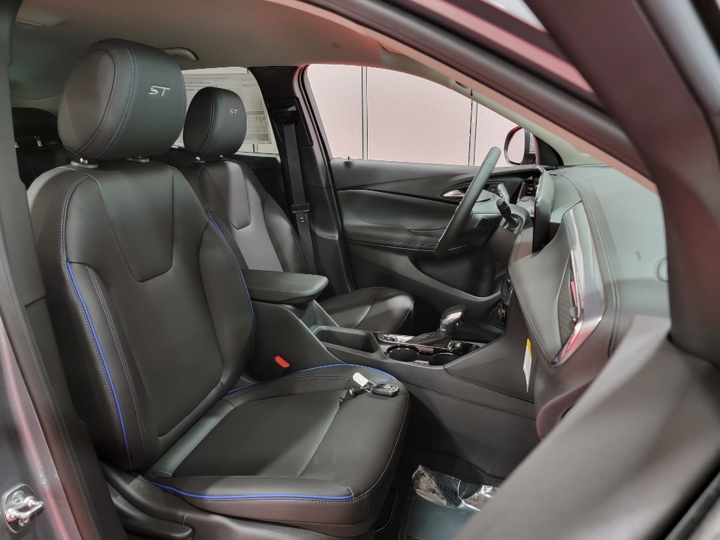 Vehicle image 17 of 26