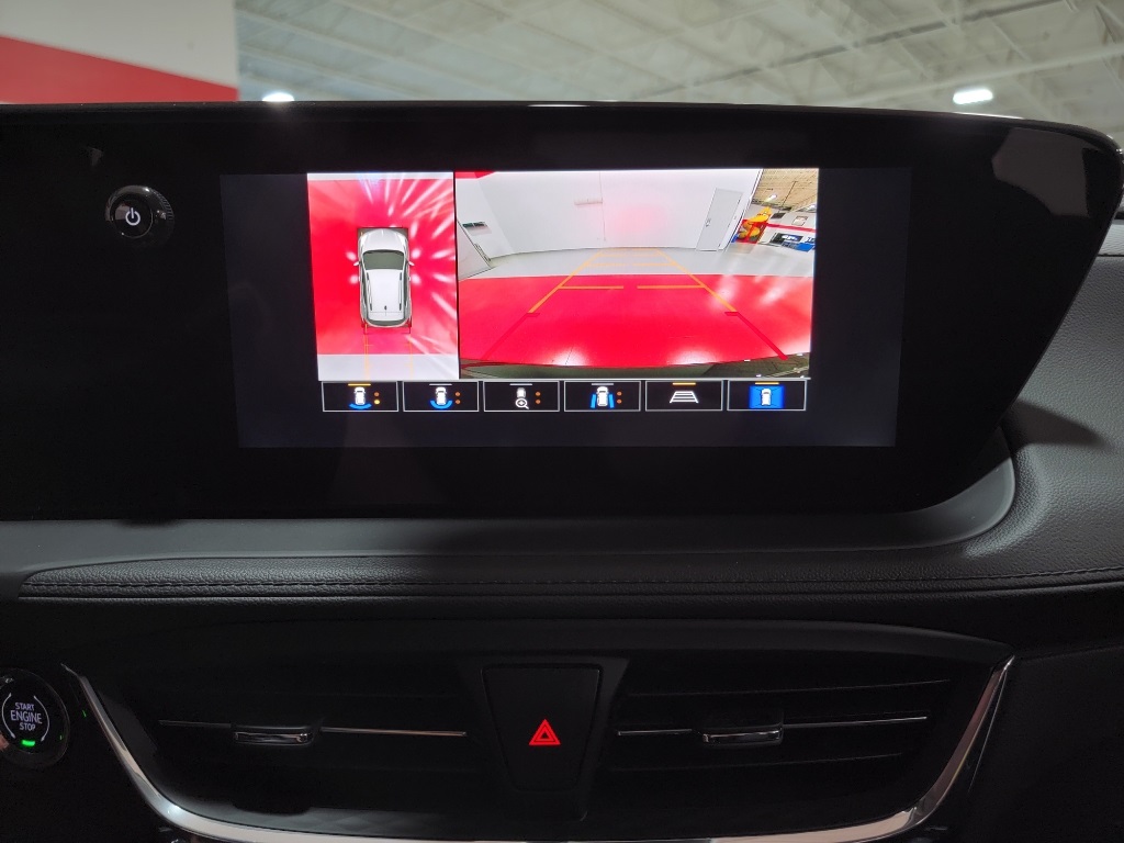 Vehicle image 23 of 26