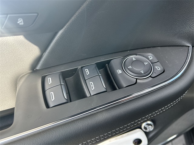 Vehicle image 40 of 47