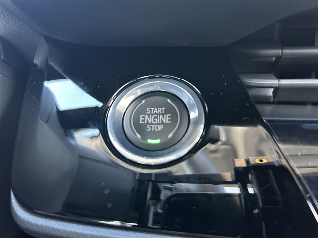 Vehicle image 33 of 47