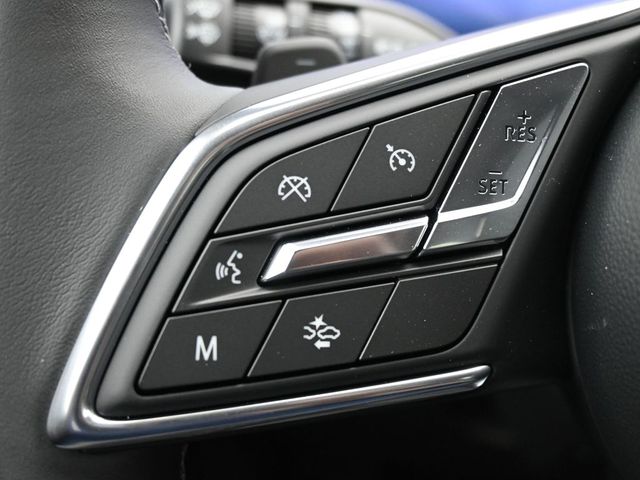 Vehicle image 32 of 47