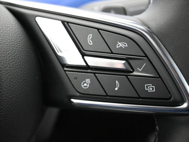 Vehicle image 33 of 47