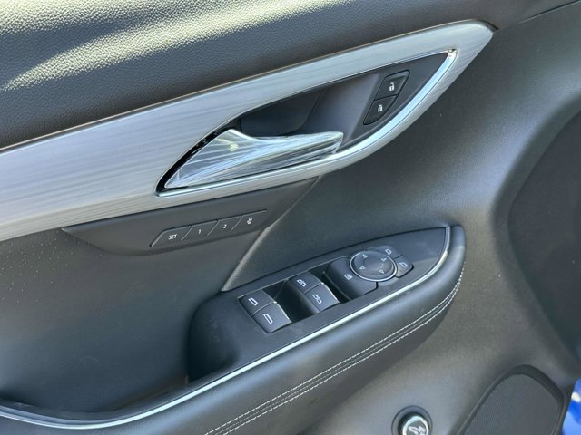 Vehicle image 21 of 24