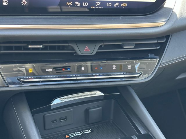 Vehicle image 10 of 24