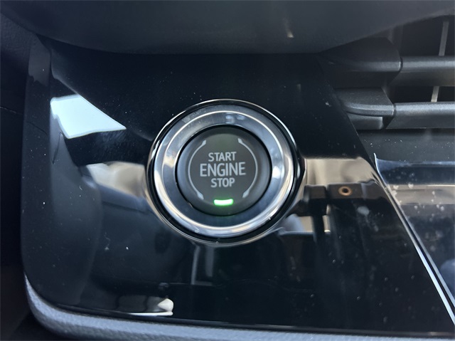Vehicle image 33 of 47