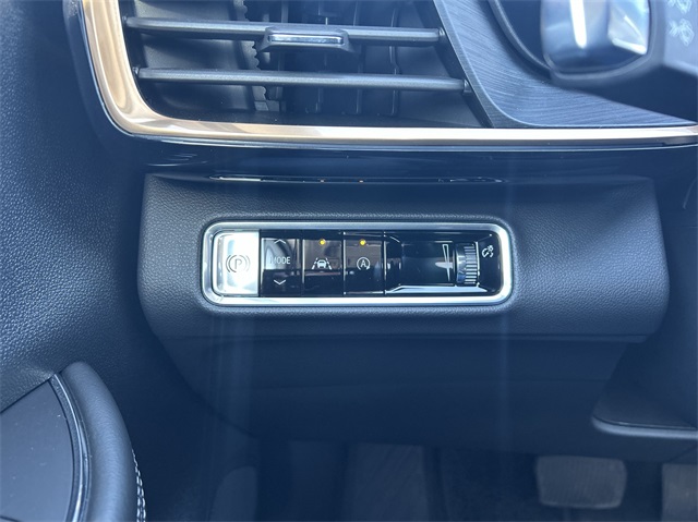 Vehicle image 34 of 47