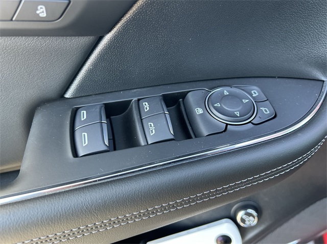 Vehicle image 40 of 47